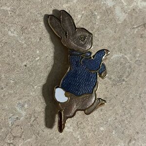 Vintage Peter Rabbit Bunny Easter Brooch Pin World of Beatrix Potter Signed